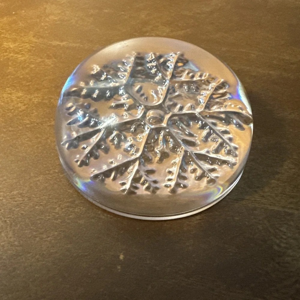 LEAD CRYSTAL DOME SNOWFLAKE PAPERWEIGHT GARANTI CRISTAL 3 1/2
